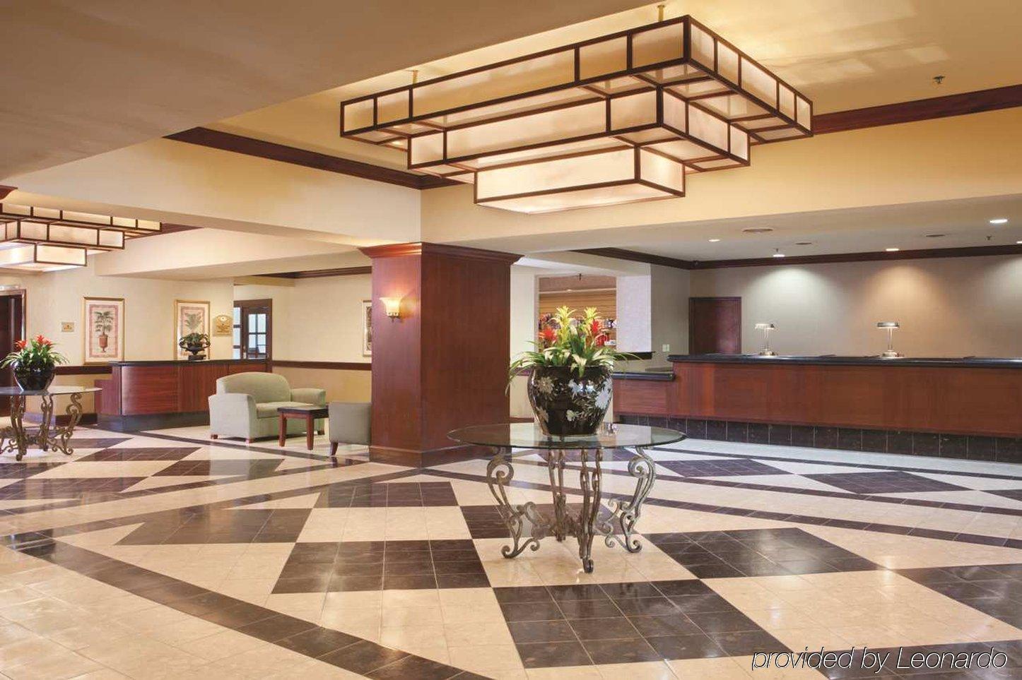 Doubletree By Hilton Virginia Beach Hotel Interior photo